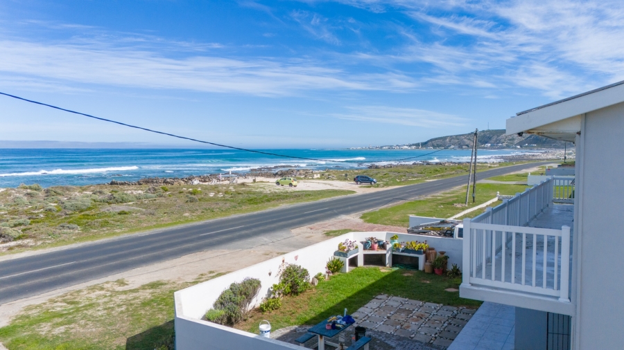 7 Bedroom Property for Sale in Struisbaai Western Cape